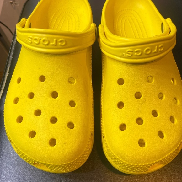 Yellow Crocs - Picture 2 of 6